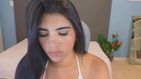 Snapshot of maiaa_ruiz chatting on 10.18.25 Maiaa Ruiz online show from 10.18.25