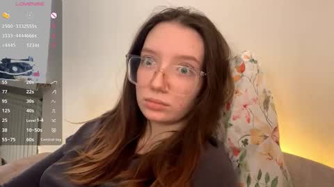 Snapshot of maidacompston chatting on 02.10.26 Elina online show from 02.10.26