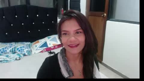 Snapshot of maidy_19 chatting on 10.15.25 maidy_19 online show from 10.15.25