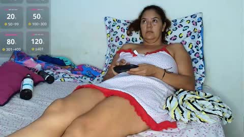 Snapshot of maira_milf chatting on 10.21.25 Maira online show from 10.21.25