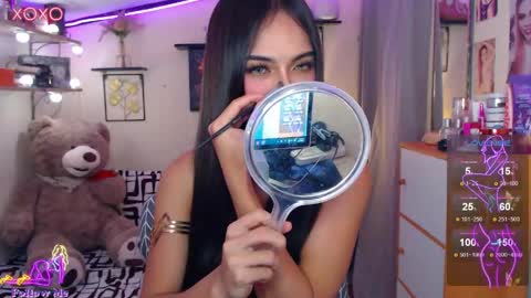 Snapshot of majestic_bella chatting on 05.22.26 Bella online show from 05.22.26