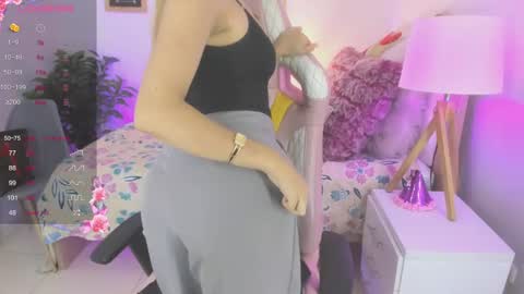 Snapshot of majo_gomez chatting on 02.26.25 Majo online show from 02.26.25