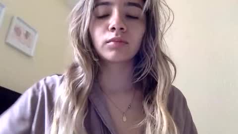 majo_gomezz online show from 04.10.26