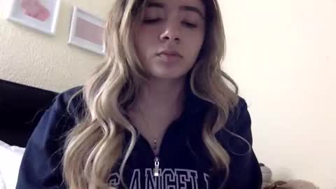 Snapshot of majo_gomezz chatting on 05.18.26 majo_gomezz online show from 05.18.26