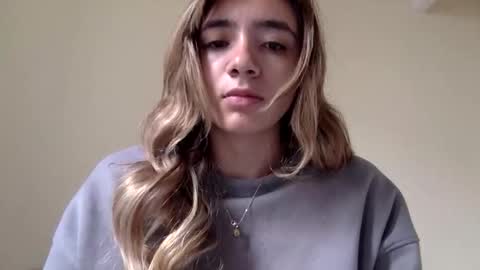 Snapshot of majo_gomezz chatting on 05.27.26 majo_gomezz online show from 05.27.26