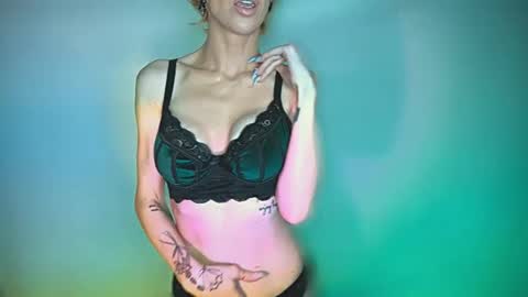 Snapshot of makemebeautiful chatting on 02.18.25  April Dayze  makemebeautiful online show from 02.18.25