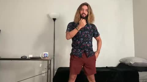 Snapshot of makingmoans chatting on 11.15.25 Mack Makingmoans Twitter online show from 11.15.25