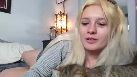 Snapshot of makinziirain chatting on 02.17.26 KarizmaticKitten online show from 02.17.26