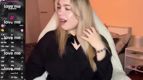 maksisisia online show from 10.26.25