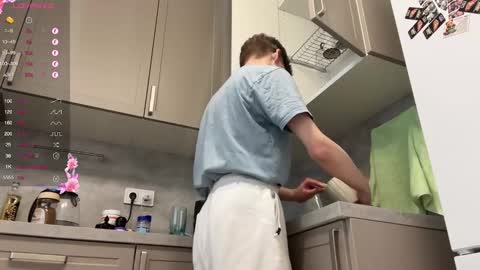 Snapshot of malcolm_yang chatting on 02.08.25 Tom and Mark 3 online show from 02.08.25