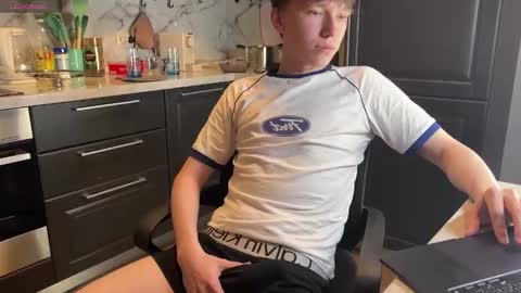 Snapshot of malcolm_yang chatting on 10.09.25 Tom and Mark 3 online show from 10.09.25