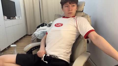 Snapshot of malcolm_yang chatting on 10.27.25 Tom and Mark 3 online show from 10.27.25