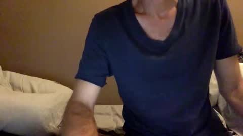 Snapshot of malefrench1 chatting on 10.19.25 malefrench1 online show from 10.19.25