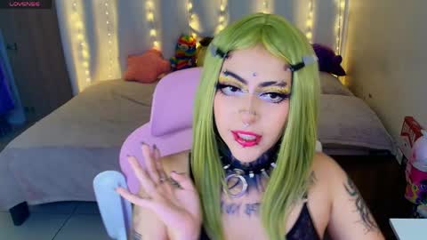 Snapshot of maliciaxpoison chatting on 05.18.26 maliciaxpoison online show from 05.18.26