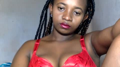 Snapshot of malinah01 chatting on 12.12.24 malinah01 online show from 12.12.24