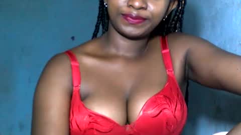 Snapshot of malinah01 chatting on 12.12.24 malinah01 online show from 12.12.24