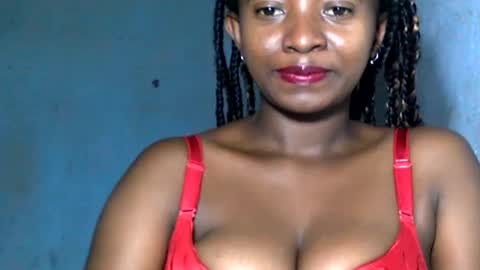 Snapshot of malinah01 chatting on 12.12.24 malinah01 online show from 12.12.24