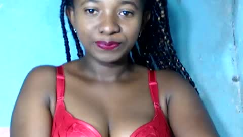 Snapshot of malinah01 chatting on 12.13.24 malinah01 online show from 12.13.24