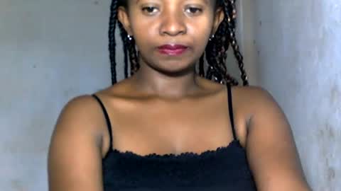 Snapshot of malinah01 chatting on 12.13.24 malinah01 online show from 12.13.24