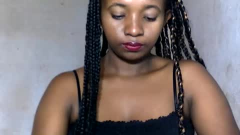 Snapshot of malinah01 chatting on 12.13.24 malinah01 online show from 12.13.24