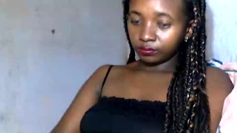 Snapshot of malinah01 chatting on 12.13.24 malinah01 online show from 12.13.24