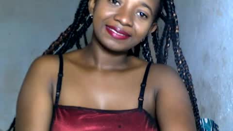 Snapshot of malinah01 chatting on 12.14.24 malinah01 online show from 12.14.24