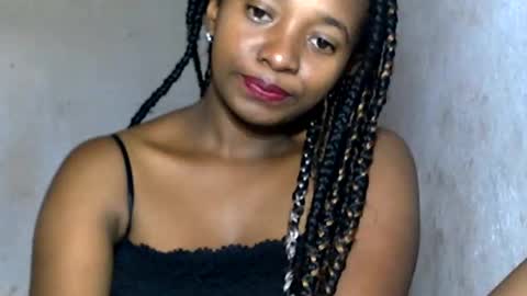 Snapshot of malinah01 chatting on 12.14.24 malinah01 online show from 12.14.24