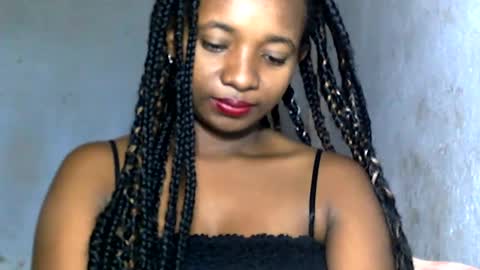Snapshot of malinah01 chatting on 12.14.24 malinah01 online show from 12.14.24