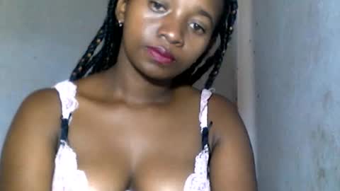 Snapshot of malinah01 chatting on 12.16.24 malinah01 online show from 12.16.24