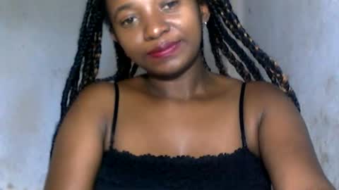 Snapshot of malinah01 chatting on 12.17.24 malinah01 online show from 12.17.24