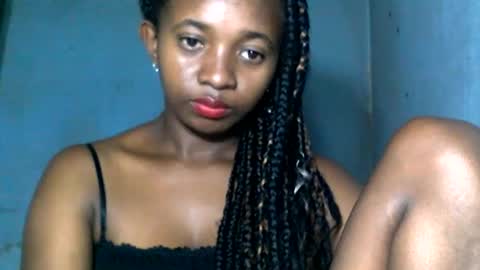 Snapshot of malinah01 chatting on 12.18.24 malinah01 online show from 12.18.24