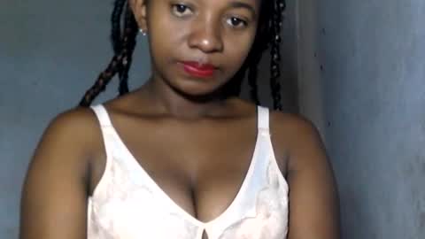 Snapshot of malinah01 chatting on 12.19.24 malinah01 online show from 12.19.24