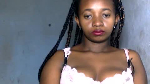 Snapshot of malinah01 chatting on 12.20.24 malinah01 online show from 12.20.24