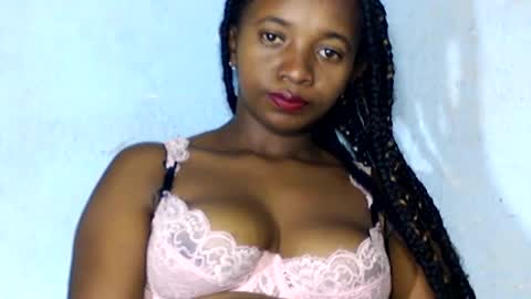 Snapshot of malinah01 chatting on 12.20.24 malinah01 online show from 12.20.24