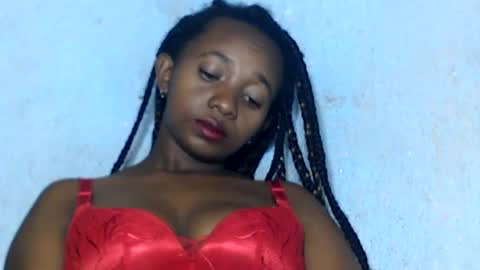 Snapshot of malinah01 chatting on 12.23.24 malinah01 online show from 12.23.24