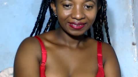 Snapshot of malinah01 chatting on 12.23.24 malinah01 online show from 12.23.24