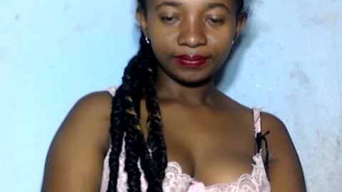 Snapshot of malinah01 chatting on 12.27.24 malinah01 online show from 12.27.24