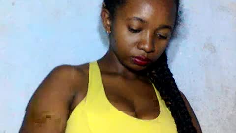 Snapshot of malinah01 chatting on 12.28.24 malinah01 online show from 12.28.24