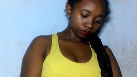 Snapshot of malinah01 chatting on 12.28.24 malinah01 online show from 12.28.24