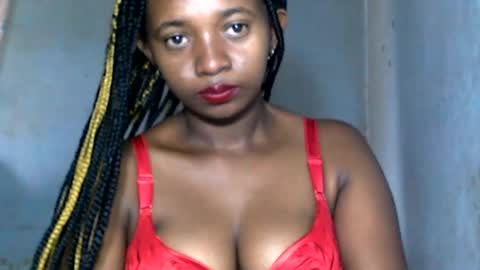 Snapshot of malinah01 chatting on 01.04.25 malinah01 online show from 01.04.25