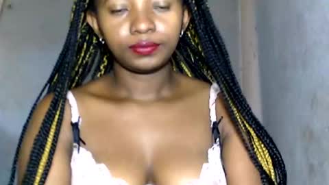 Snapshot of malinah01 chatting on 01.08.25 malinah01 online show from 01.08.25