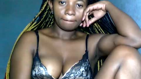 Snapshot of malinah01 chatting on 01.11.25 malinah01 online show from 01.11.25