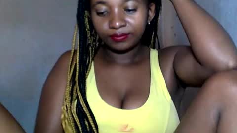 Snapshot of malinah01 chatting on 01.12.25 malinah01 online show from 01.12.25