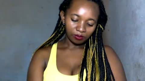 Snapshot of malinah01 chatting on 01.12.25 malinah01 online show from 01.12.25