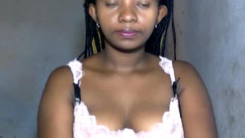 Snapshot of malinah01 chatting on 01.13.25 malinah01 online show from 01.13.25
