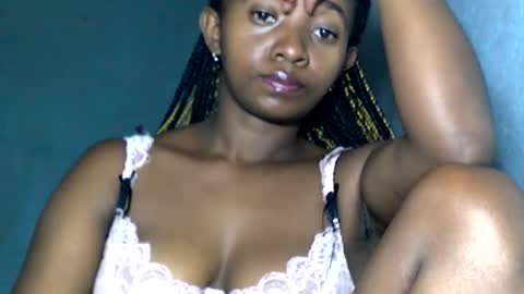 Snapshot of malinah01 chatting on 01.13.25 malinah01 online show from 01.13.25