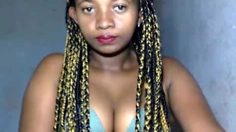 Snapshot of malinah01 chatting on 01.19.25 malinah01 online show from 01.19.25