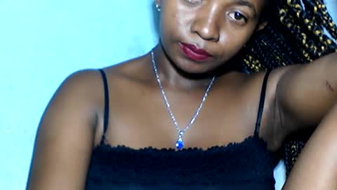 Snapshot of malinah01 chatting on 01.21.25 malinah01 online show from 01.21.25