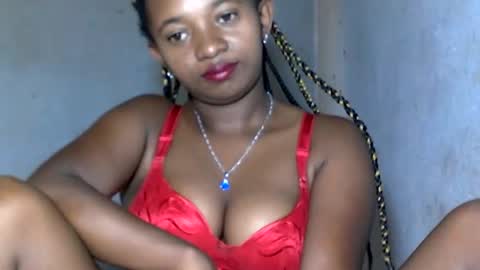 Snapshot of malinah01 chatting on 01.23.25 malinah01 online show from 01.23.25
