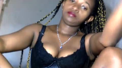 Snapshot of malinah01 chatting on 01.24.25 malinah01 online show from 01.24.25